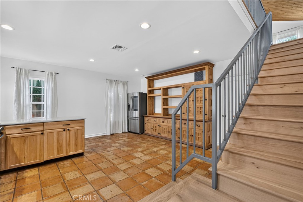 4151 Farmdale Ave Property Photo 7