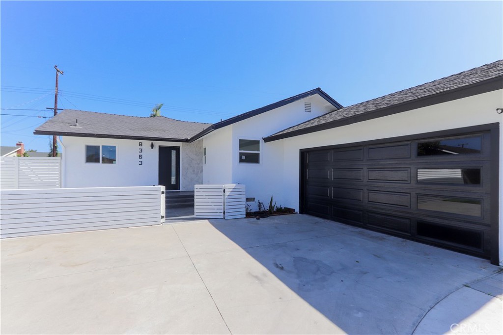 8363 Palais Property Photo