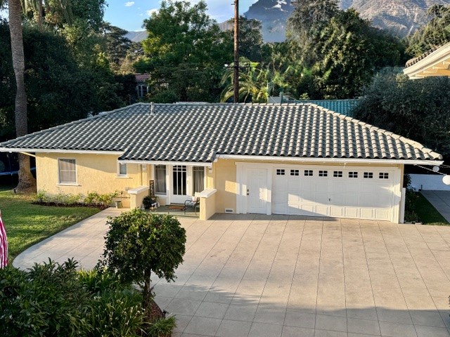 1325 E Altadena Property Photo 1