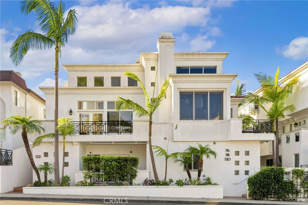 716 Manhattan Beach Boulevard Property Photo 1