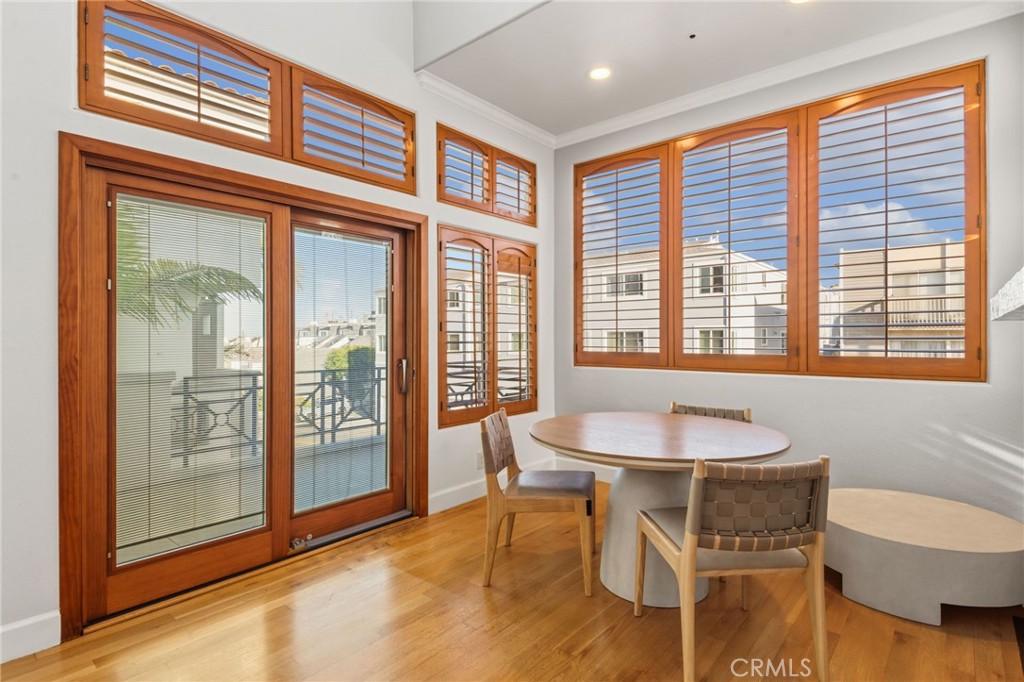 716 Manhattan Beach Boulevard Property Photo 9