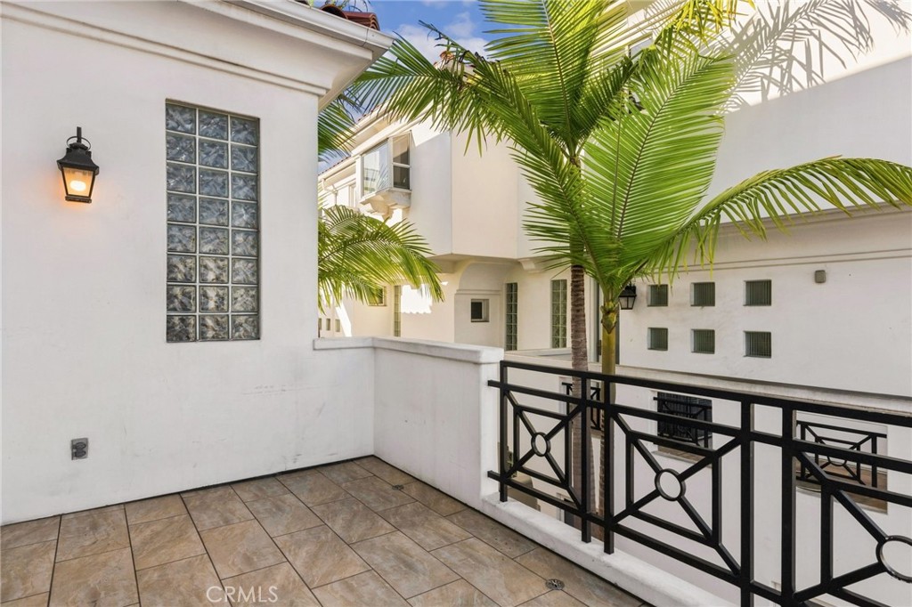 716 Manhattan Beach Boulevard Property Photo 11