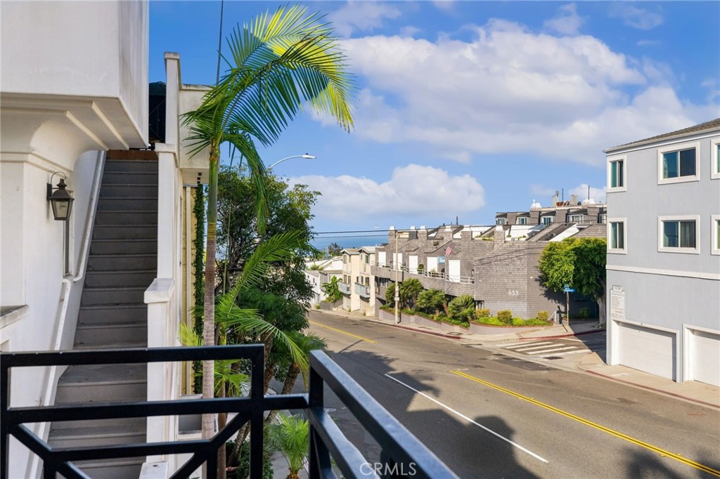 716 Manhattan Beach Boulevard Property Photo 12