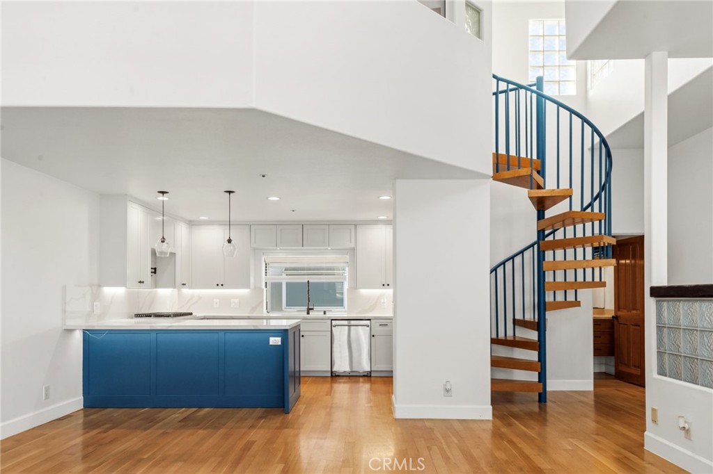 716 Manhattan Beach Boulevard Property Photo 13