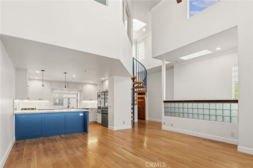 716 Manhattan Beach Boulevard Property Photo 14