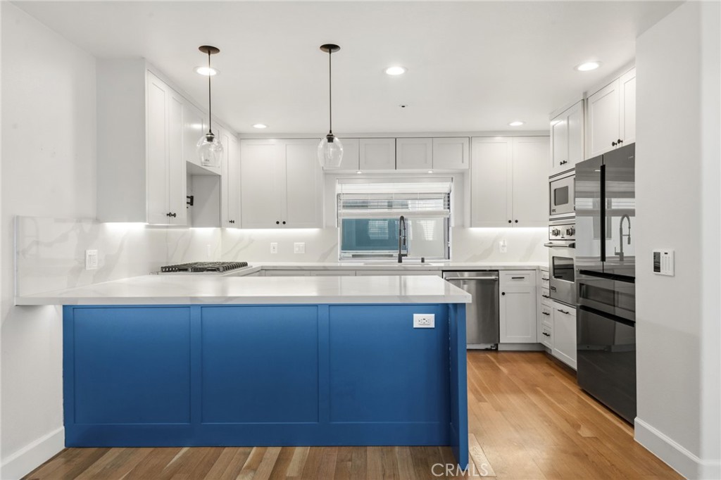 716 Manhattan Beach Boulevard Property Photo 16