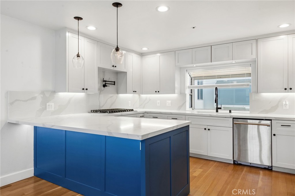 716 Manhattan Beach Boulevard Property Photo 18