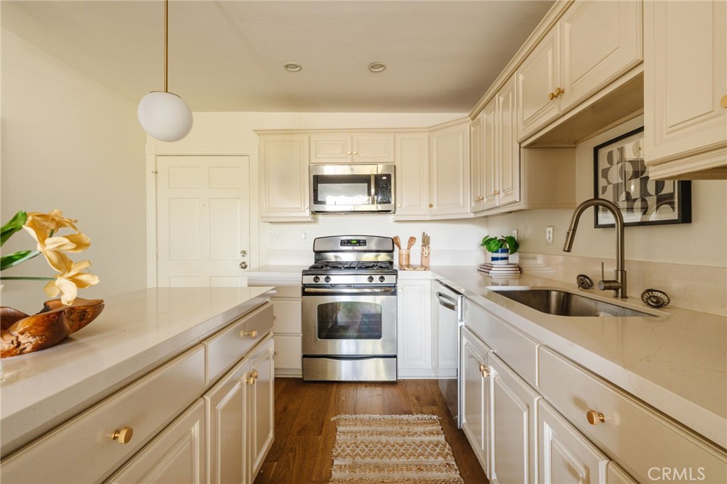 1088 Montecito Drive Property Photo 8