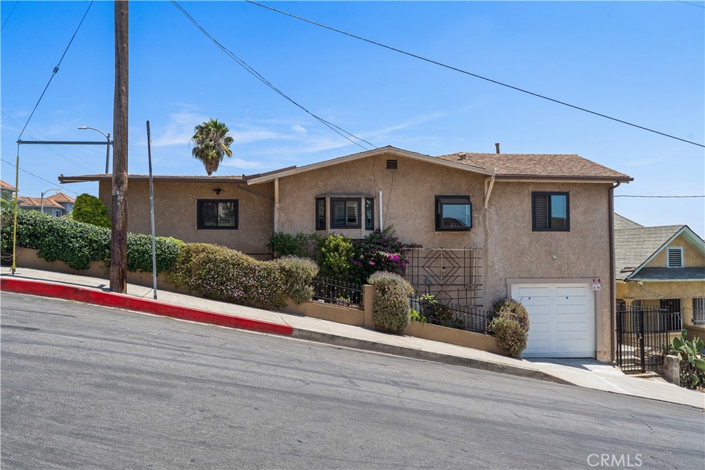 1024 Figueroa Terrace Property Photo 2