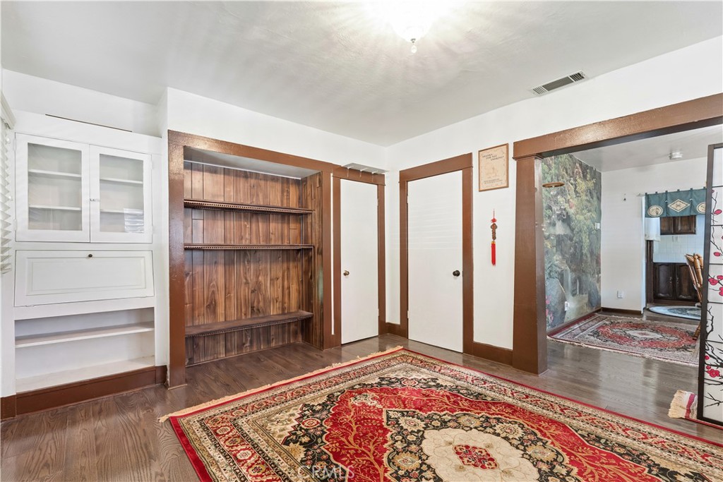 1024 Figueroa Terrace Property Photo 5