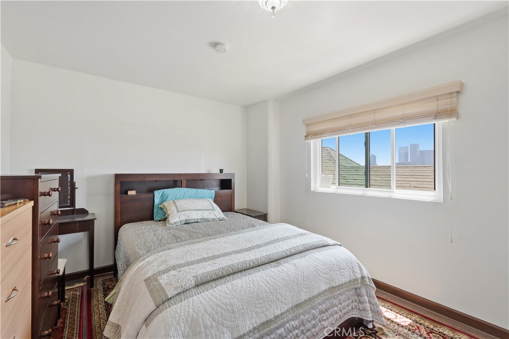 1024 Figueroa Terrace Property Photo 8