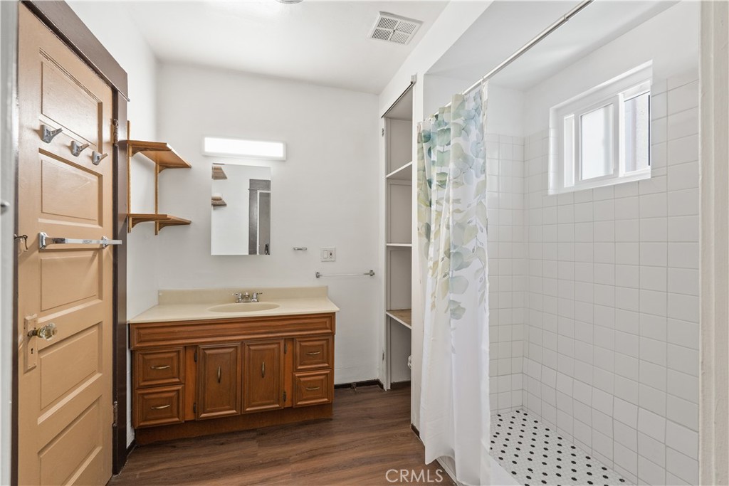 1024 Figueroa Terrace Property Photo 16