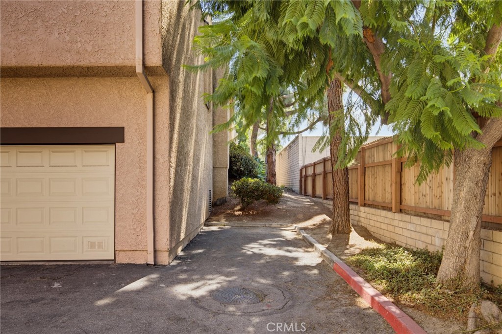 1025 Sheila Court Property Photo 6