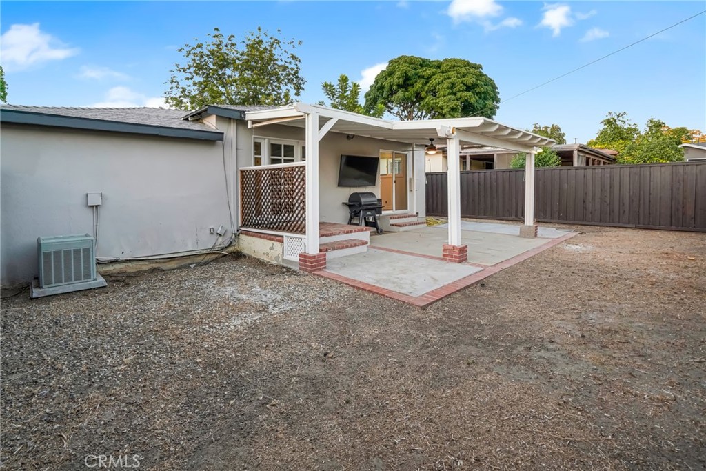 22432 Berdon Street Property Photo 30
