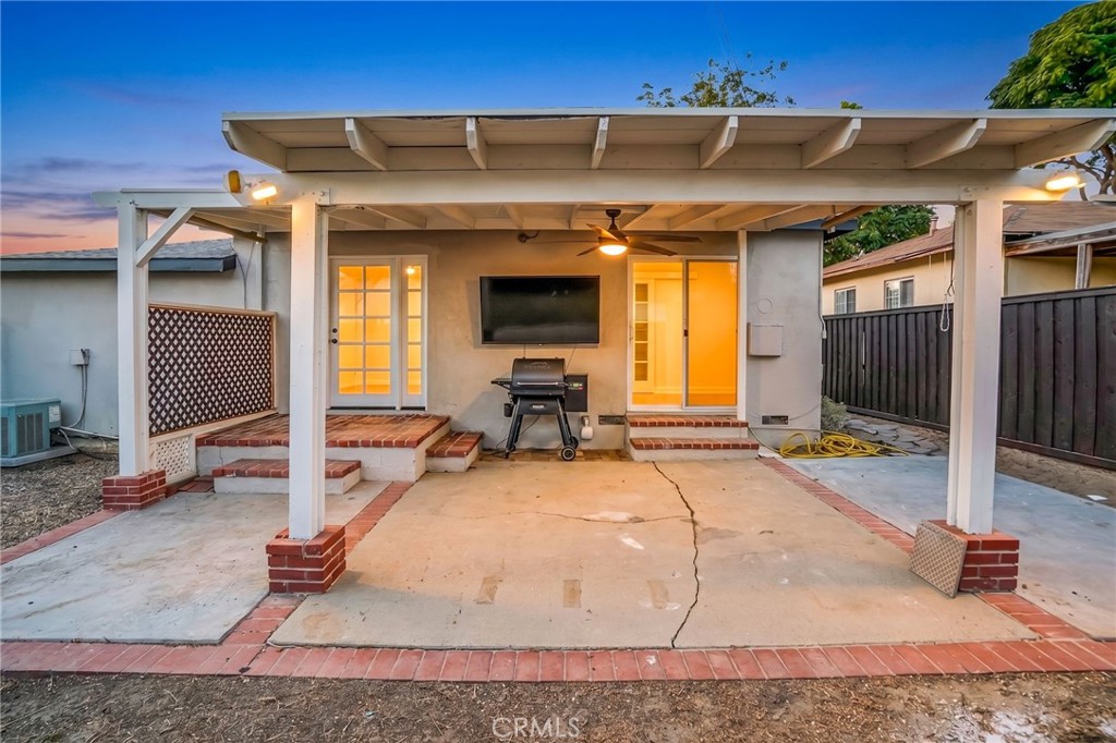 22432 Berdon Street Property Photo 31