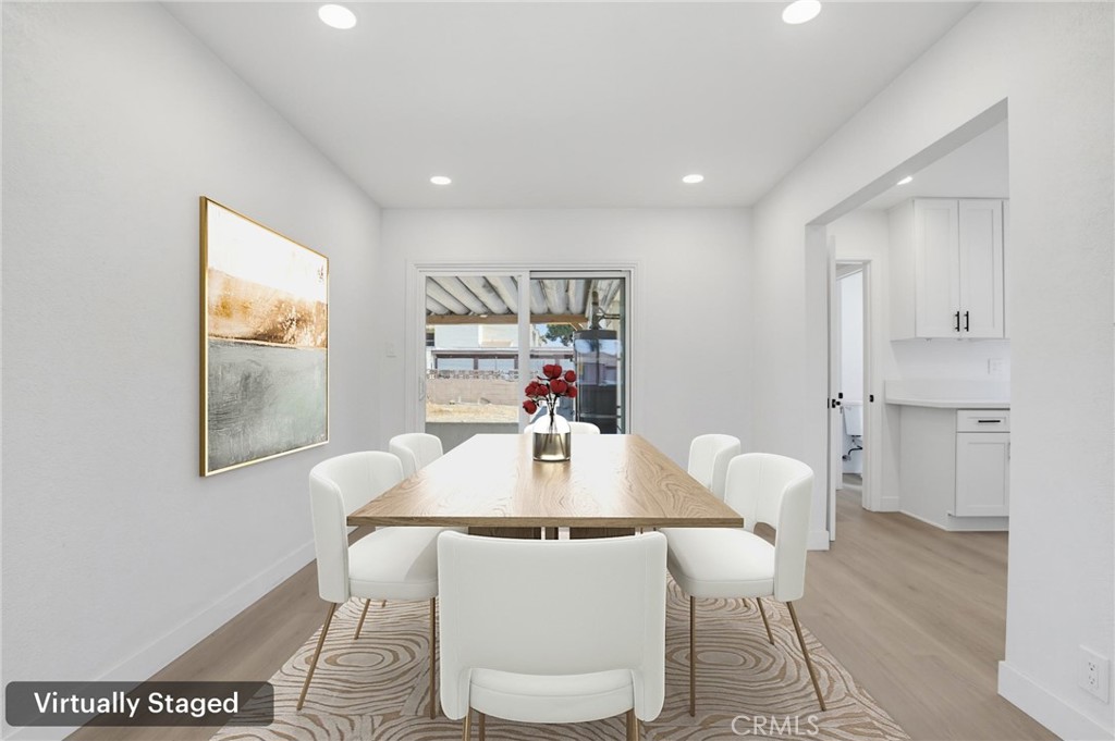 570 N East End Avenue Property Photo 3