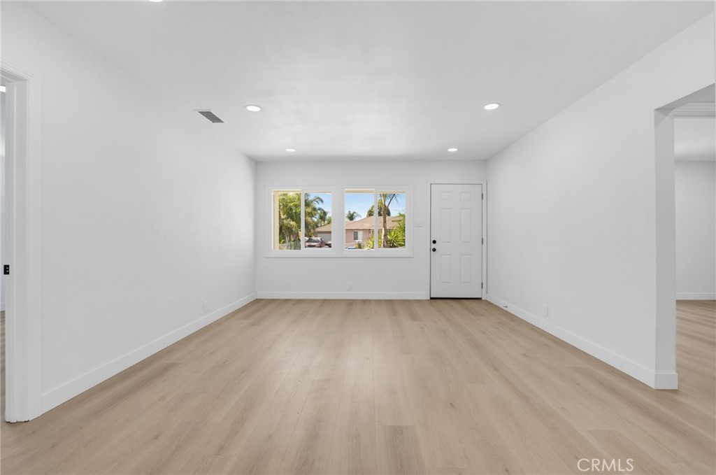 570 N East End Avenue Property Photo 8