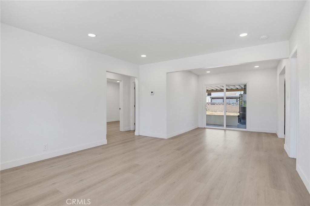 570 N East End Avenue Property Photo 9