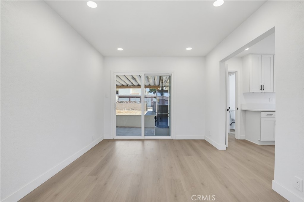 570 N East End Avenue Property Photo 10