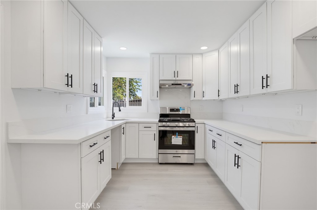 570 N East End Avenue Property Photo 12