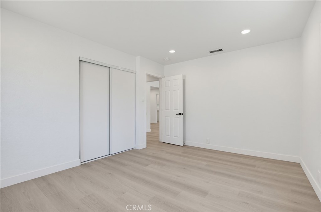 570 N East End Avenue Property Photo 18