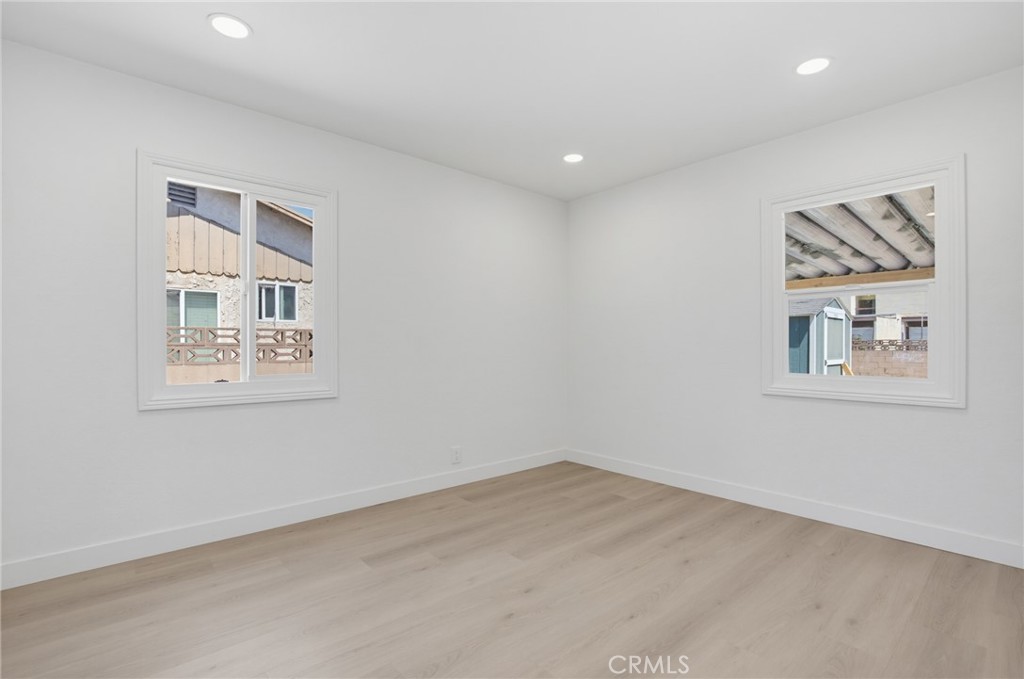 570 N East End Avenue Property Photo 19
