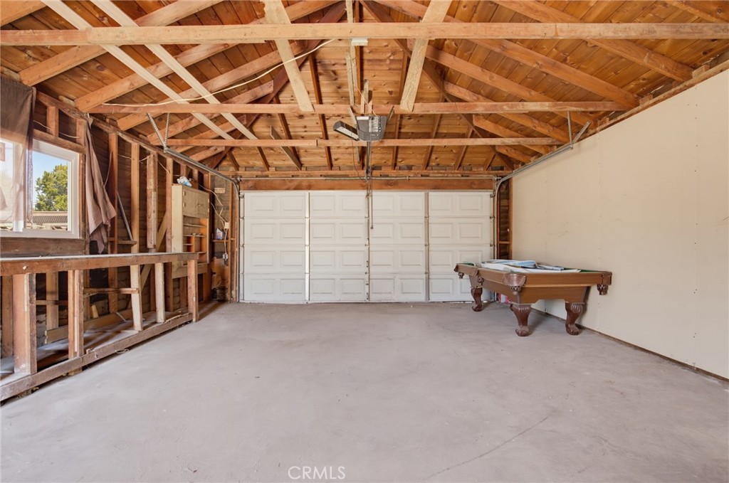 570 N East End Avenue Property Photo 25