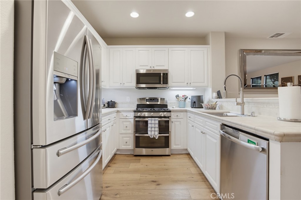 27344 Oaktree Place Property Photo 4