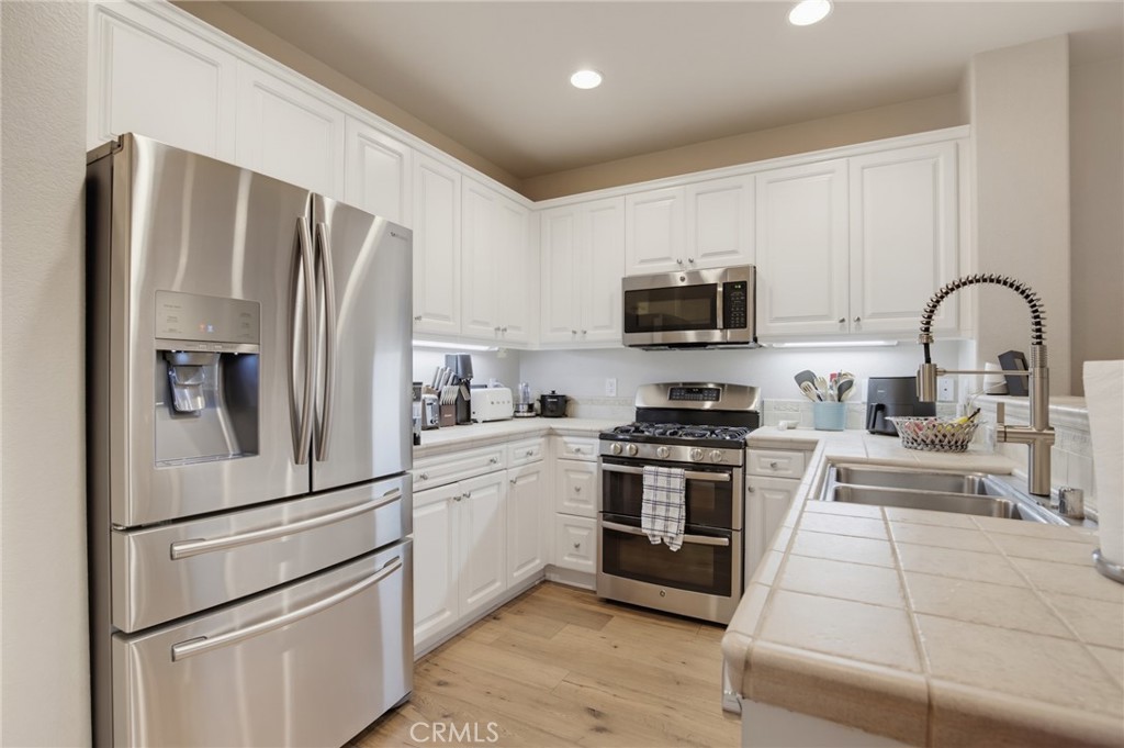 27344 Oaktree Place Property Photo 5