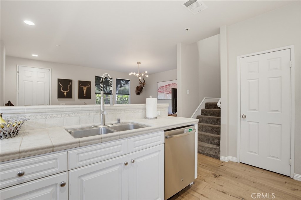 27344 Oaktree Place Property Photo 6