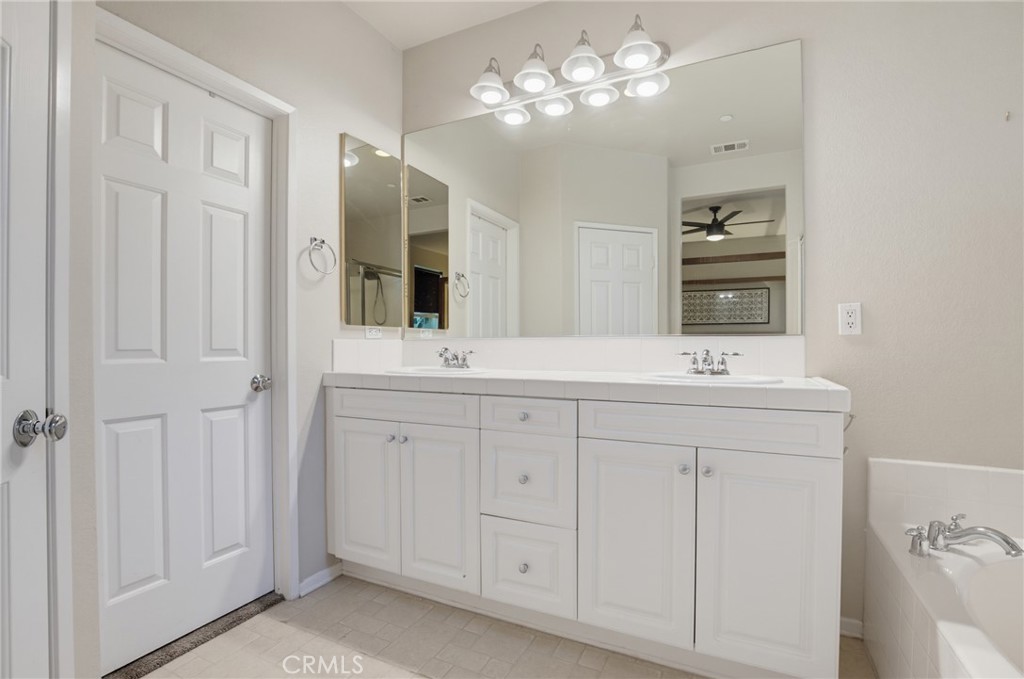 27344 Oaktree Place Property Photo 11