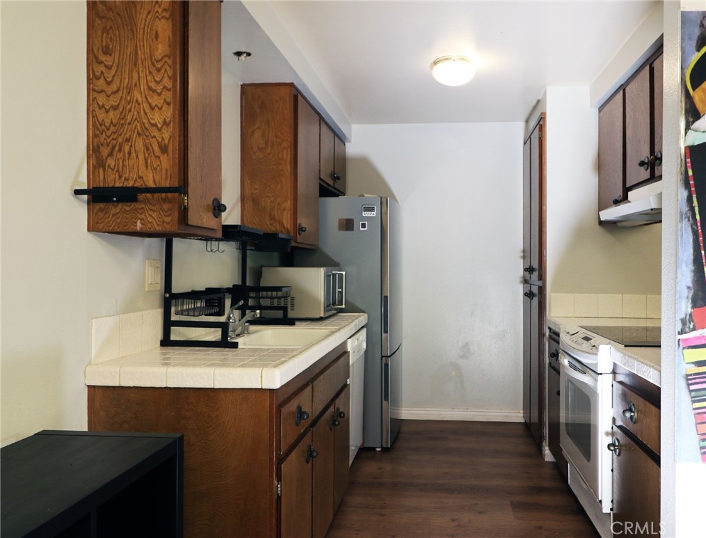5438 Mcculloch D Property Photo 3