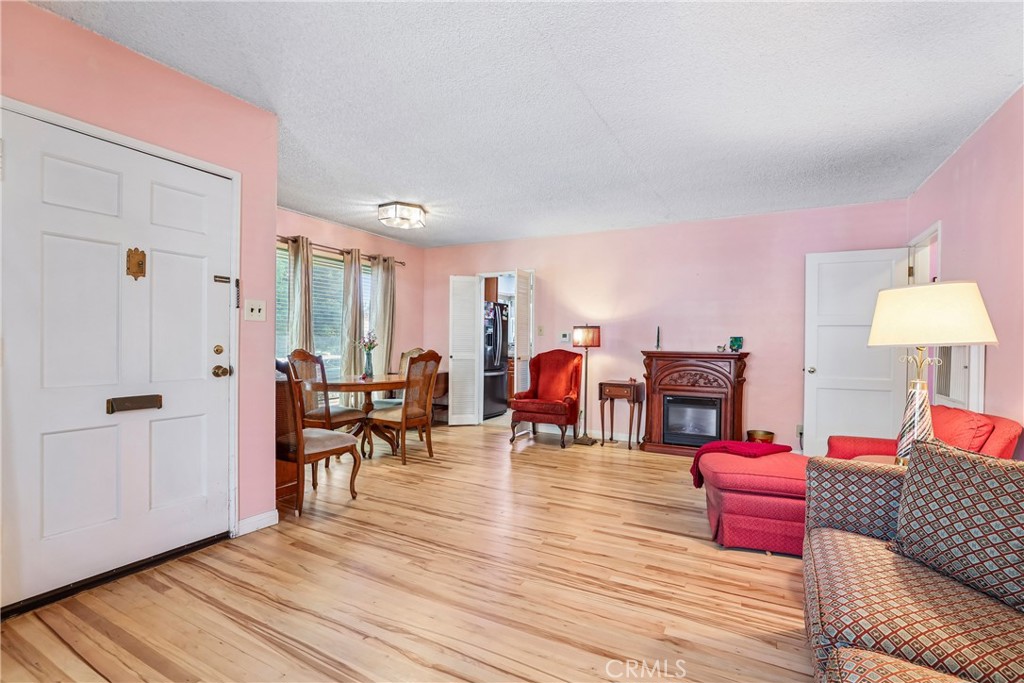 2515 Treelane Avenue Property Photo 2