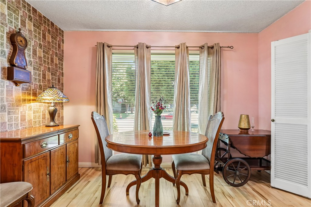 2515 Treelane Avenue Property Photo 4