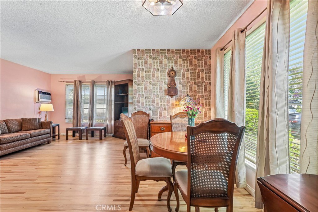 2515 Treelane Avenue Property Photo 5