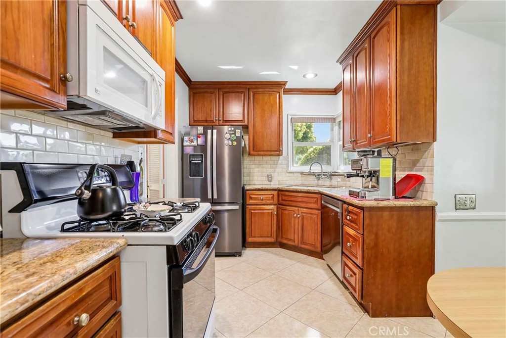 2515 Treelane Avenue Property Photo 6