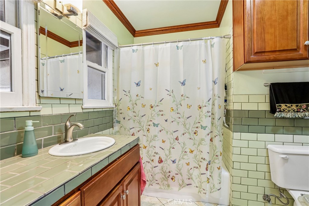 2515 Treelane Avenue Property Photo 10