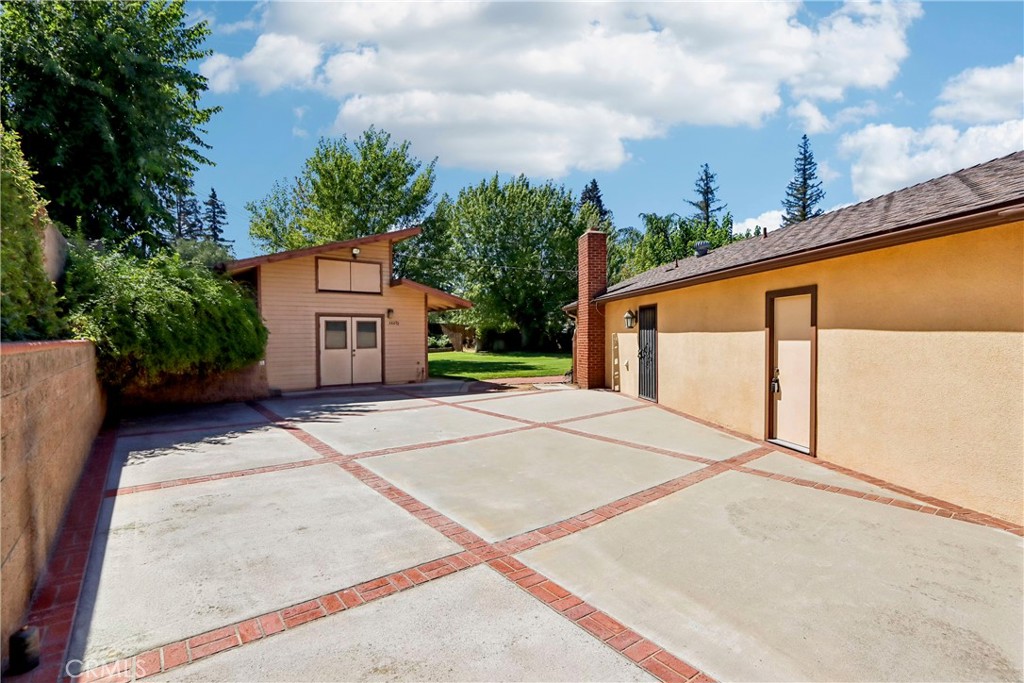 360 Franklin Avenue Property Photo 14