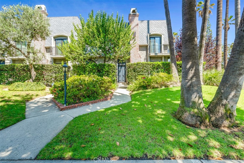 338 S Orange Grove Property Photo 1