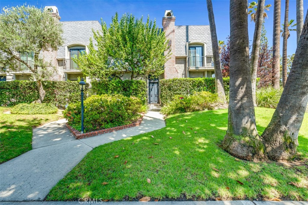 338 S Orange Grove Property Photo 17