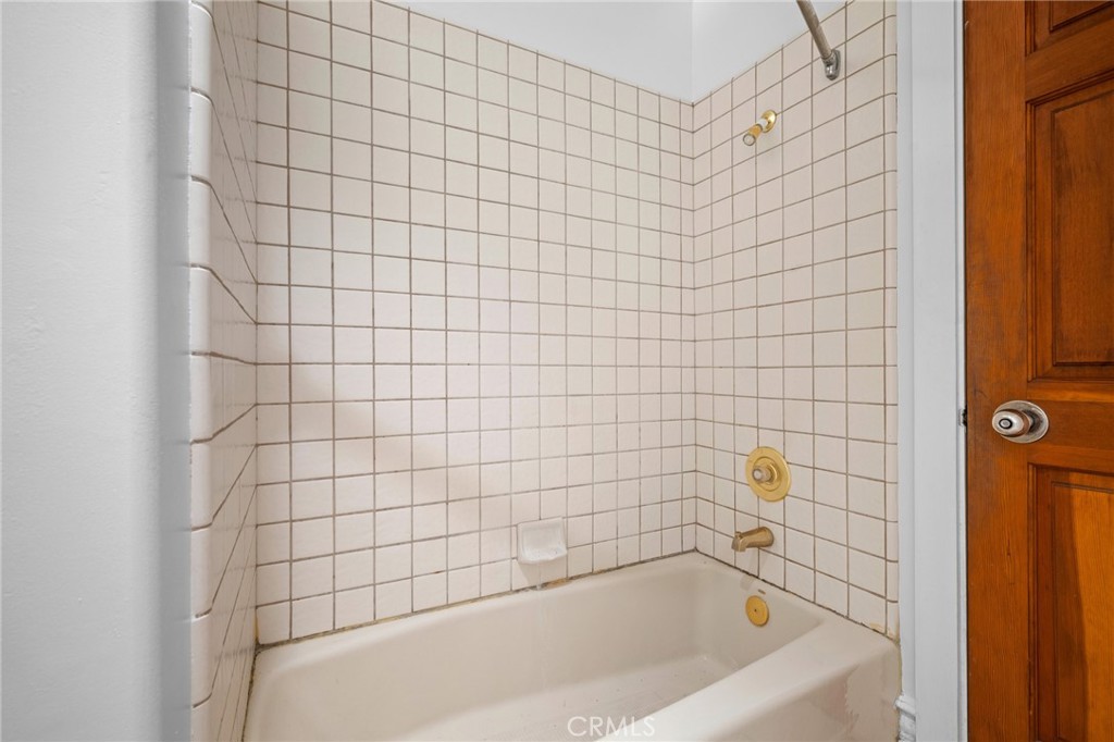 5809 Irving Avenue 2nd Fl Property Photo 28