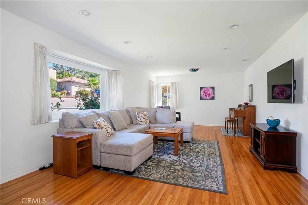 2722 Alabama Street Property Photo 4