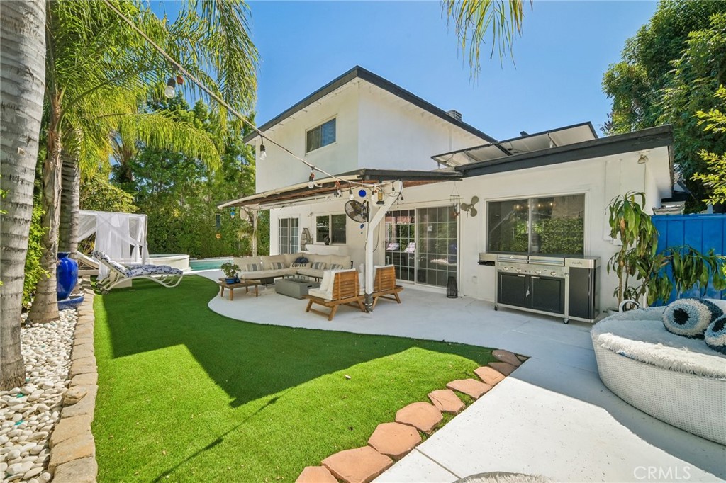 18219 Erwin Street Property Photo 3
