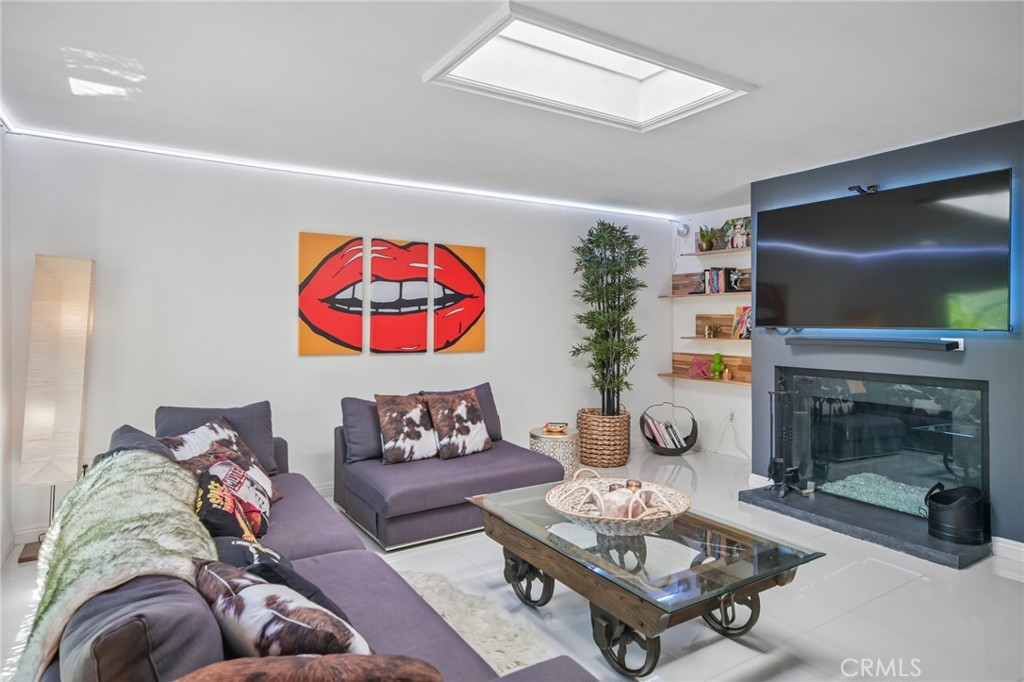 18219 Erwin Street Property Photo 6