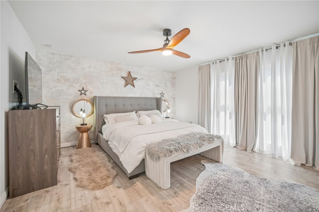 18219 Erwin Street Property Photo 7