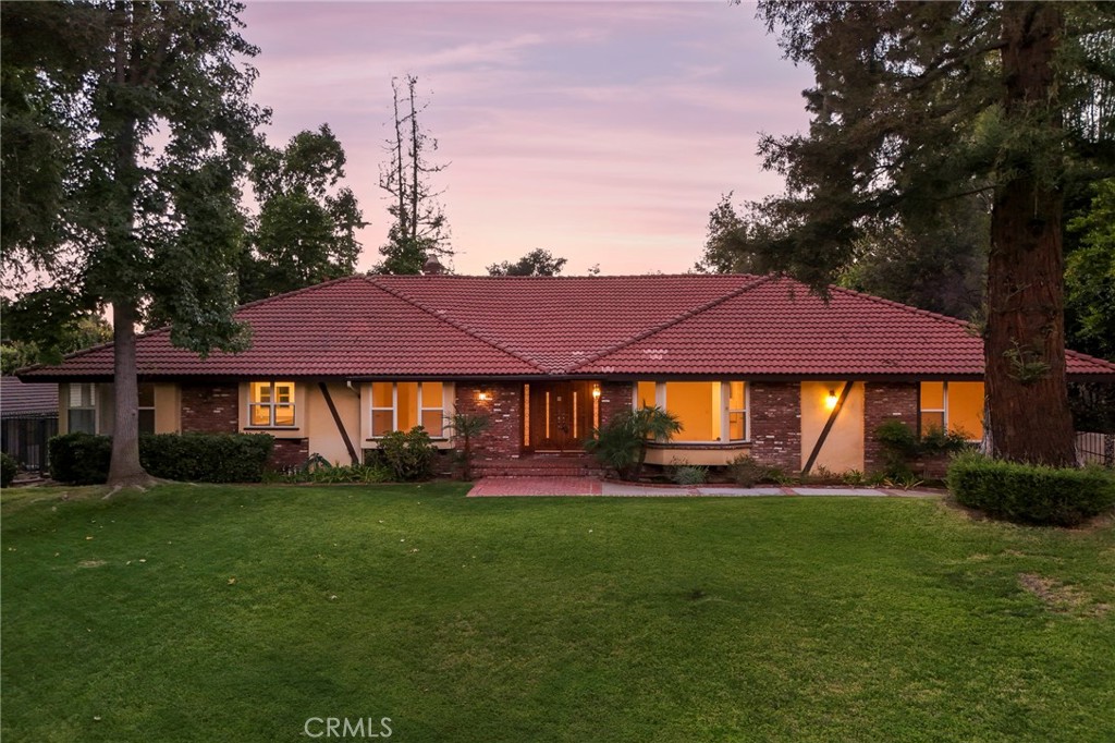 1319 N Baldwin Avenue Property Photo 2
