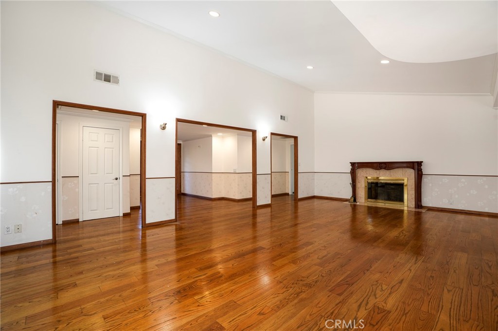 1319 N Baldwin Avenue Property Photo 3