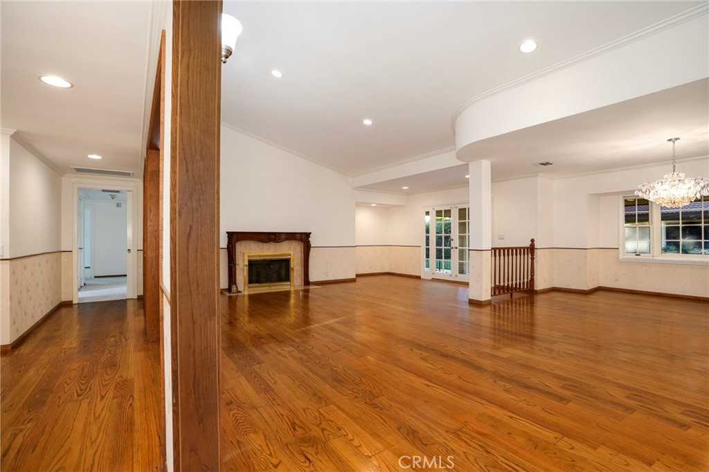 1319 N Baldwin Avenue Property Photo 6