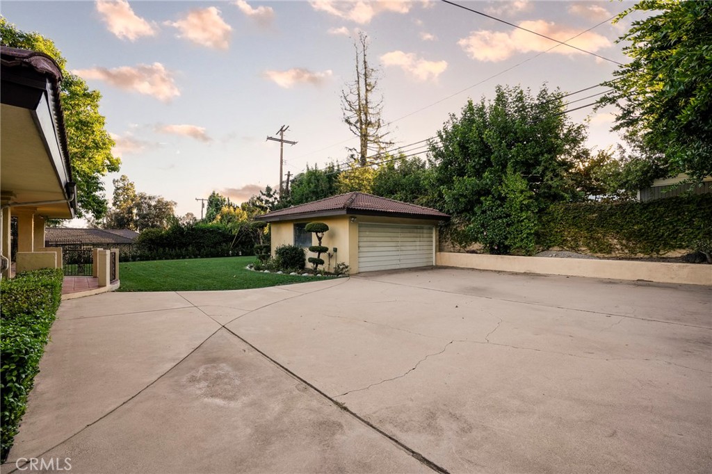 1319 N Baldwin Avenue Property Photo 46