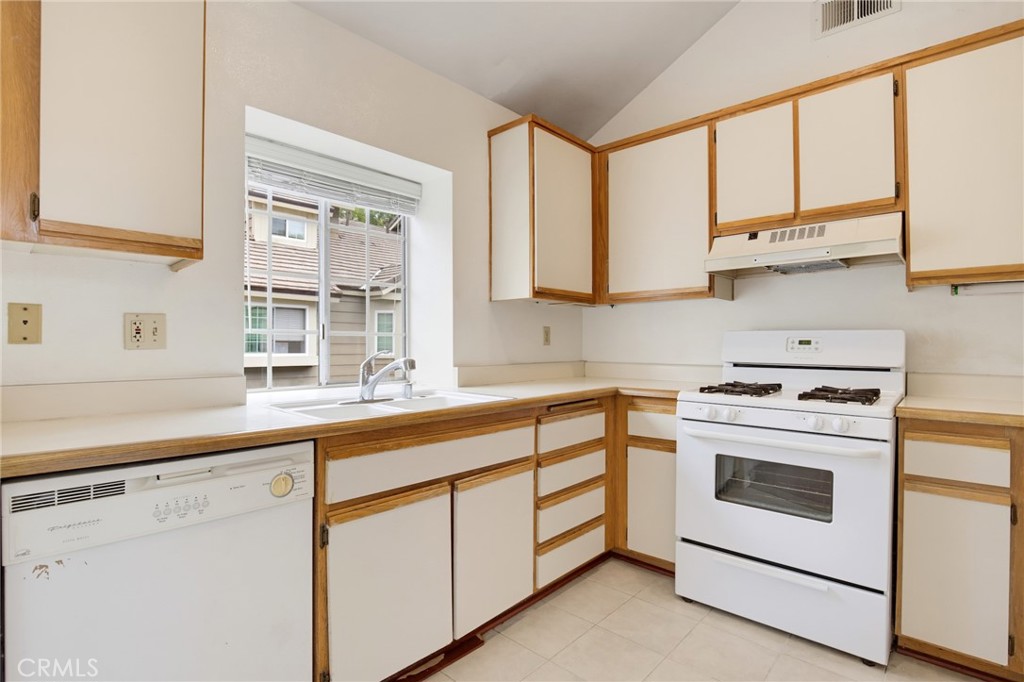 2627 S Quarry Lane D Property Photo 9